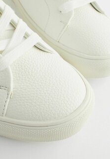 Кроссовки Minimal Next, белые