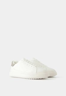 Кроссовки на шнуровке CHUNKY Bershka, белый