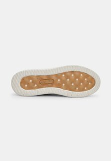 Низкие кроссовки Bata, зеленые