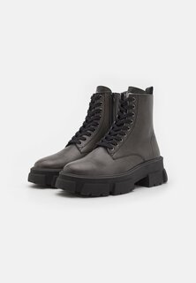 Ботильоны на шнуровке TANKER Steve Madden, темно-серый