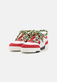 Низкие кроссовки MOSCHINO, белый/красный