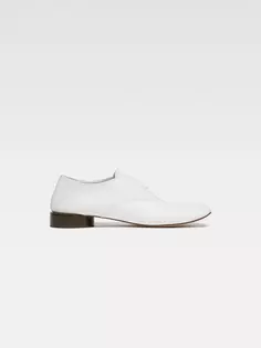 Дерби с квадратными краями — новая интерпретация культового Зизи от Repetto Лес Зизи Репетто Жакмюс Jacquemus, белый
