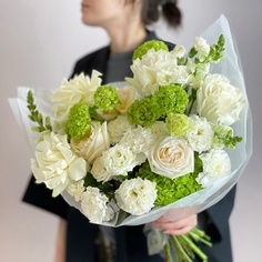 Букет MARIMAY «Лёгкое дыхание» — воздушный букет с французскими и пионовидными розами и вибурнумом